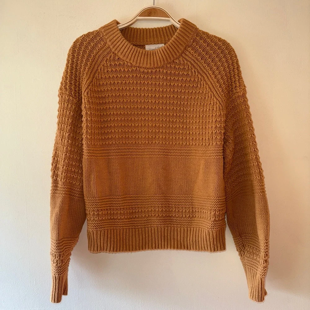 Universal Threads Sweater - Picture 1 of 4